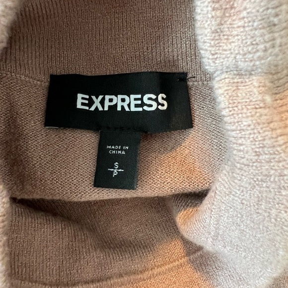 Express Women’s Beige Mock Neck Blouse Size Small - Picture 4 of 4